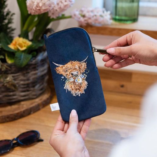 Vyšívané pouzdro na brýle Wrendale Designs "Daisy Coo" - Kráva