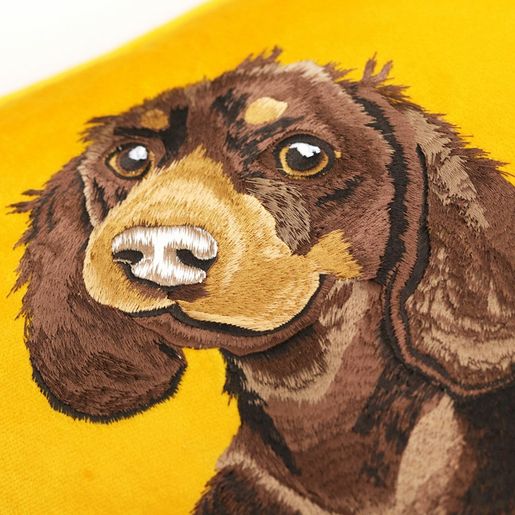 Vyšívaný polštář Wrendale Designs "Little Sausage", 40x40 cm - Jezevčík