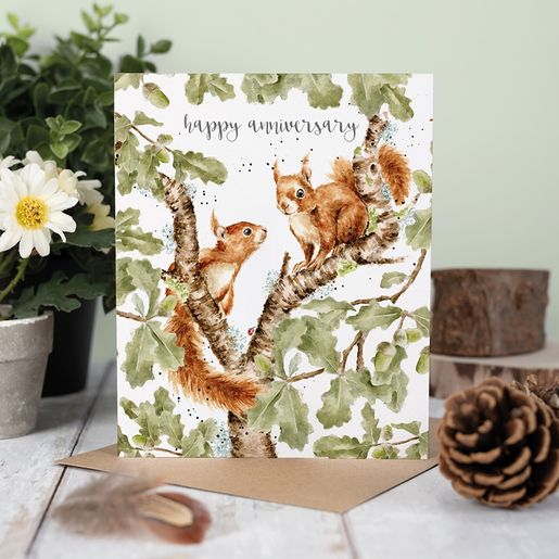 Přání k výročí Wrendale Designs "Another Year Squirreling Around" - Veverky
