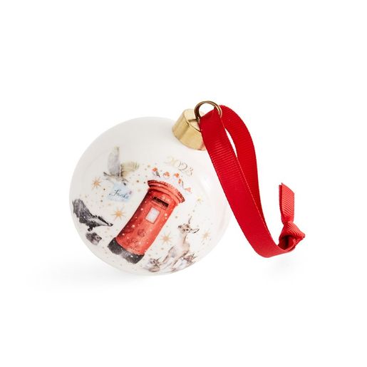 Porcelánová vánoční ozdoba Wrendale Designs "The Christmas Post", 6,5 cm - Vánoční pošta