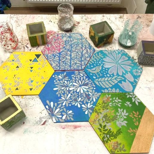 Dřevěný výřez k dekoraci Gomille, 20x18 cm - Šestiúhelník, střední