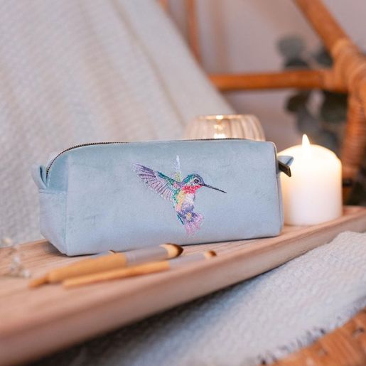 Vyšívané pouzdro na štětce Wrendale Designs "Wisteria Wishes" - Kolibřík
