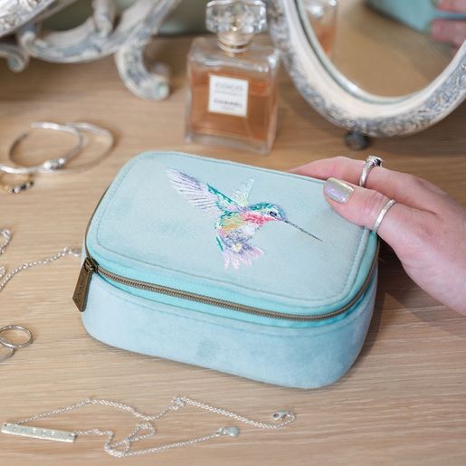 Vyšívané cestovní pouzdro na šperky Wrendale Designs "Wisteria Wishes" - Kolibřík