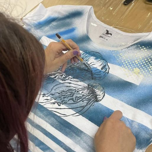Gelový roller na textil Pentel, hrot 1 mm - černý