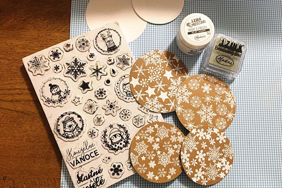 Kulat&eacute; visačky na d&aacute;rky