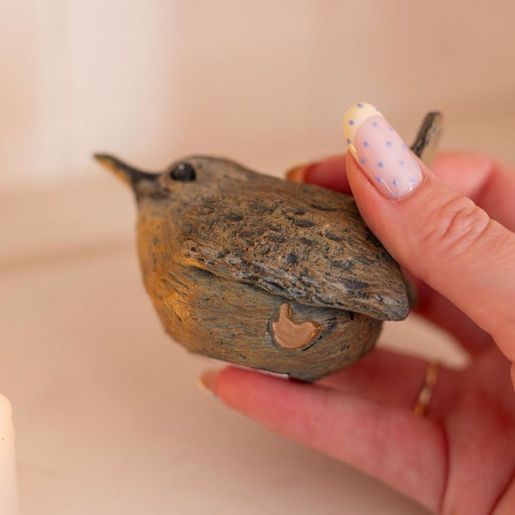 Soška Wrendale Designs "Wren Rosemary" - Střízlík