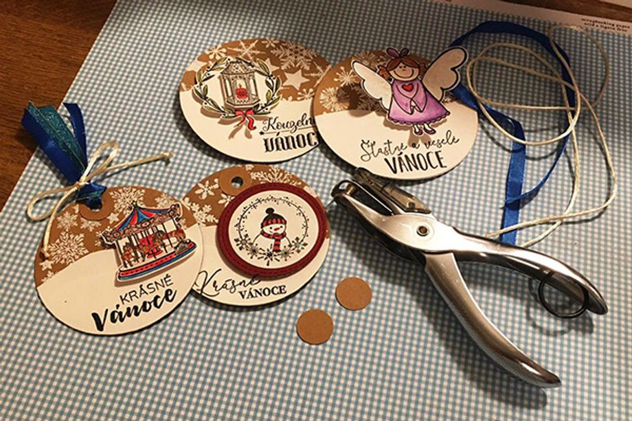 Kulat&eacute; visačky na d&aacute;rky