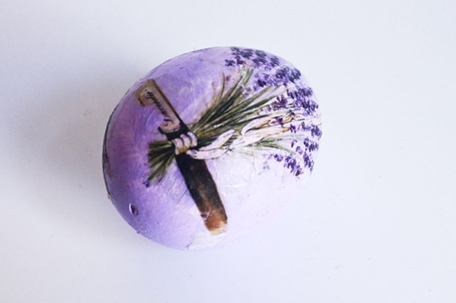 Jak nazdobit vejce r&yacute;žov&yacute;m pap&iacute;rem