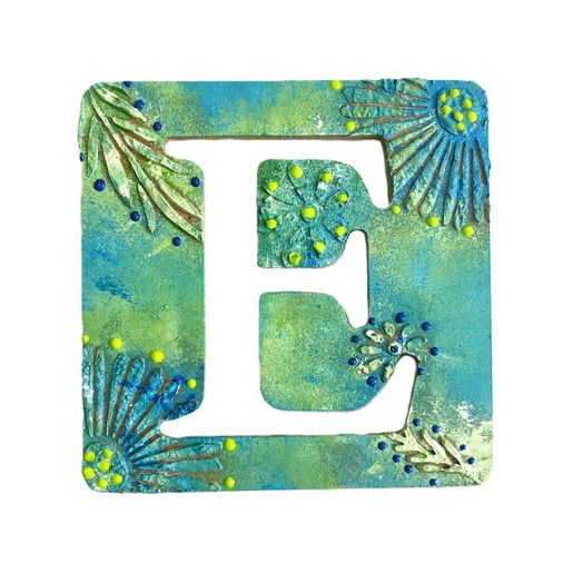 Dřevěný výřez k dekoraci Gomille, 10 cm - Scrabble abeceda - VYBERTE PÍSMENO