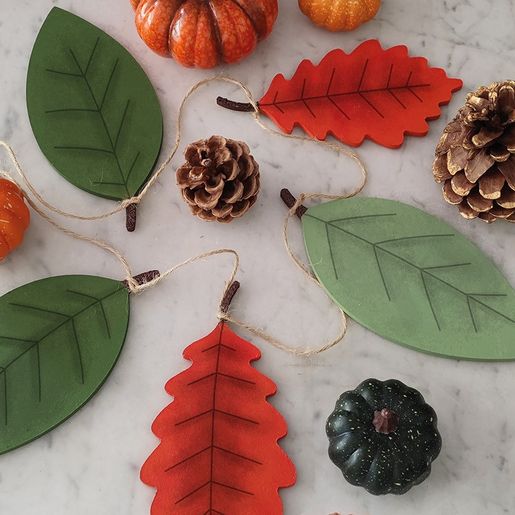 Dřevěný výřez k dekoraci Gomille, 8x15 cm - Dubový list