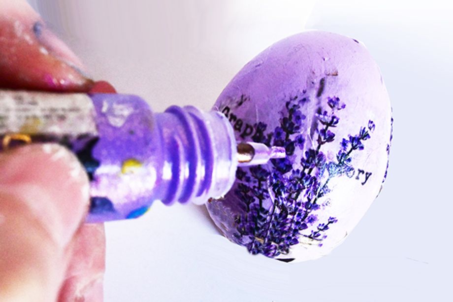 Jak nazdobit vejce r&yacute;žov&yacute;m pap&iacute;rem