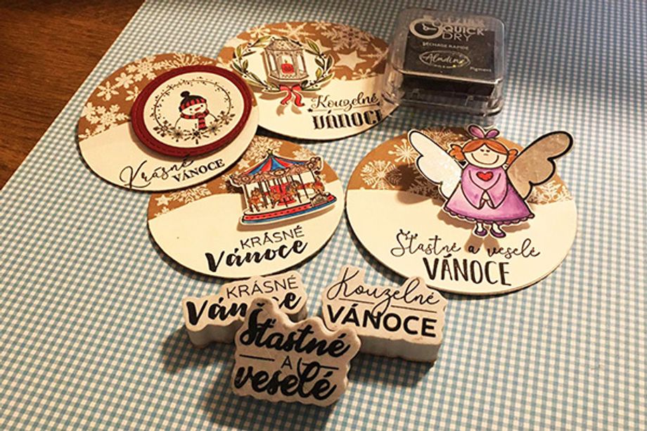 Kulat&eacute; visačky na d&aacute;rky