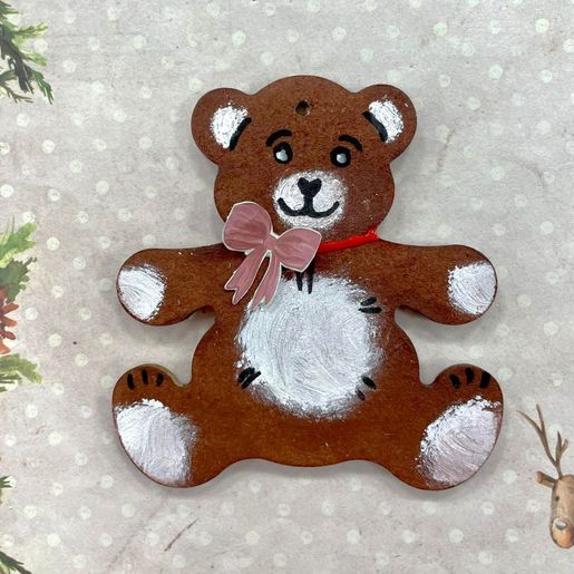 Dřevěný výřez k dekoraci Gomille, závěsný, 10x10 cm - Medvídek