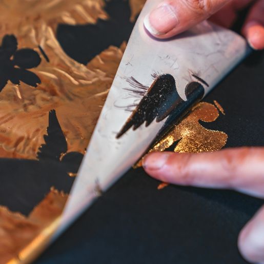 Zlatá nažehlovací nálepka, 21x30 cm - andílci