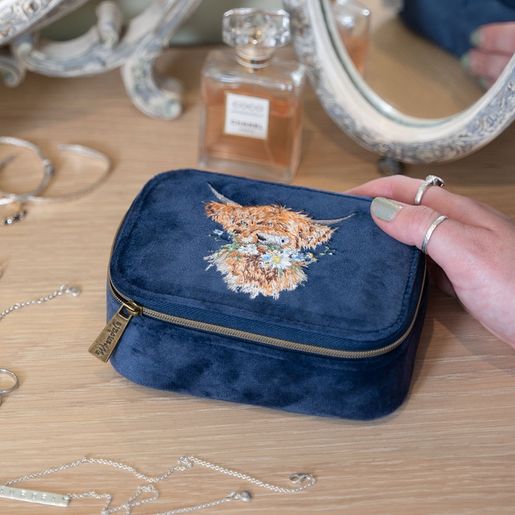 Vyšívané cestovní pouzdro na šperky Wrendale Designs "Daisy Coo" - Kráva