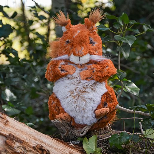 Plyšová hračka Wrendale Designs "Squirrel Fern střední - Veverka, mládě